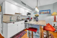 Spectacular Direct Beach ,Ocean  View 17 floor Romantic Get Away King Bed !