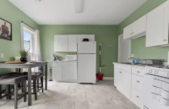 Comfortable 2 bedroom king suite/