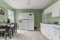 Comfortable 2 bedroom king suite/