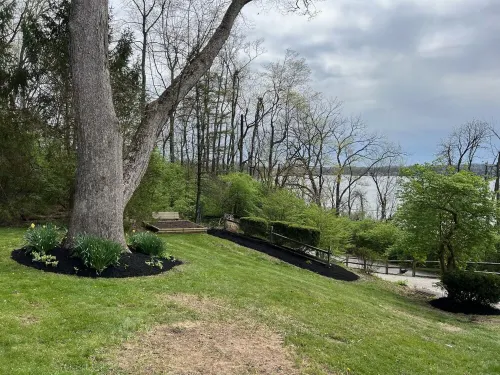 The View at Buckeye Lake - the ultimate lakefront retreat for 12. Hotels in Harbor Hills
