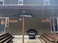 Comfy Duplex unit B great for families and small groups, sleeps up to 7 Hotels in Sitka