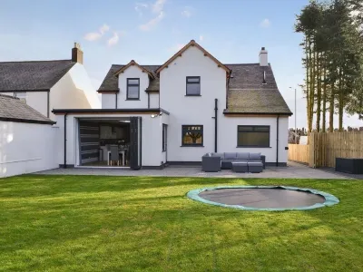 ANCRUM HOUSE self-catering accommodation in Gretna Green with hot tub Các khách sạn ở 