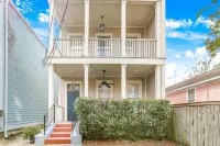 Stunning Greek Revival in Lower Garden District. Steps from Magazine St! Hotels in Lower Garden District