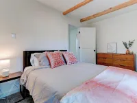 Willamette Valley Getaway w/ Backyard Firepit Hotels in Newberg