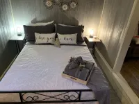 Romantic Cabin: Hot Tub, 🦮 2m Whitewater, Concierge
