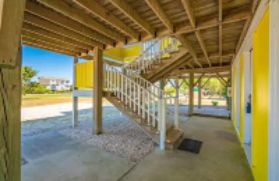 Beachski's Bungalow 2 Bedroom, 2 Bath with Pool and Tennis, Privat Beach Access!