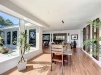 Waterfront Oasis - King Beds • 10min Walk to Beach - Jacuzzi