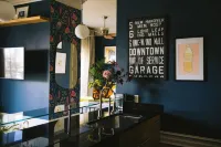 Chic Downtown Studio: A Hideaway Oasis