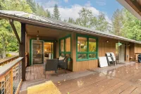 Feel at home in the mountains by a creek w/hot-tub