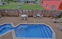 Cozy 2 bedroom 2 bath condo located minutes from the beach and business district