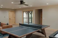 Luxurious & Spacious Family Mountain Retreat in Big Bear with Game & Movie Rooms