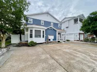 Just Steps to the Beach! Hotels near Great Neck Plaza Shopping Center