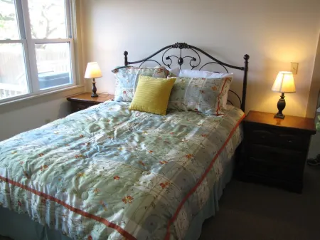 Historic Civil War house, great for family getaways.