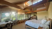 Enumclaw Estate, Scenic Views! Sleeps12,HotTub, 1hr Frm Mt Rainier & Crystal Mt