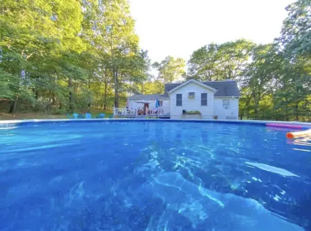 5 BDR Poconos Villa ~ Large Hot Tub ~ Game Room ~ Privacy