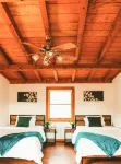 Riverfront logcabin; EVcharging, hot tub, firepit, Petfriendly Canoes, Sleeps 12