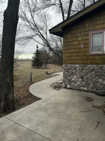 Cute Two Bedroom Cottage in Quiet Setting