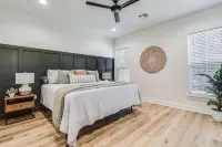 Modern•Game Room•New•King Bed•Sports Complex•Lux•Family Friendly Hotels near Lafayette Regional Airport