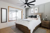 Luxury Cabin, Game Room, Firepit, Deck w/Mtn View, Trailer Parking & Family Time
