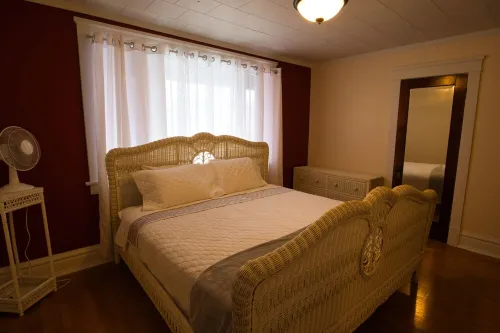 Maple house Hotels in Iron County