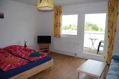 Gemütliche Ferienwohnung mit S/w-balkon in Ruhiger Lage in Göhren Hotel dekat Wohnwagen-Camping