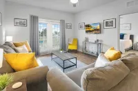 Spacious Extended Stay - Pool & Gym Hotels in Madison