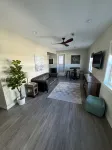 2BR apt w/ laundry + parking