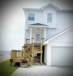 Beachfront 3-bedroom vacation home just 3 minutes drive to Navarre Beach Отели рядом с достопримечательностью «Island Style»