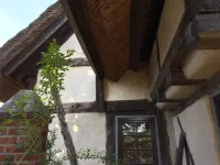 Complete house-family-friendly-rural idyll-ecological. renovated mud house / thatched roof Hotels in Bossdorf