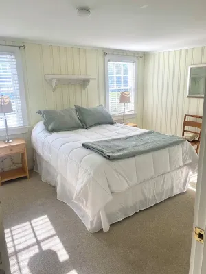 Cozy 2-bedroom cottage, 0.2 mi walk to the beach and other popular attractions!