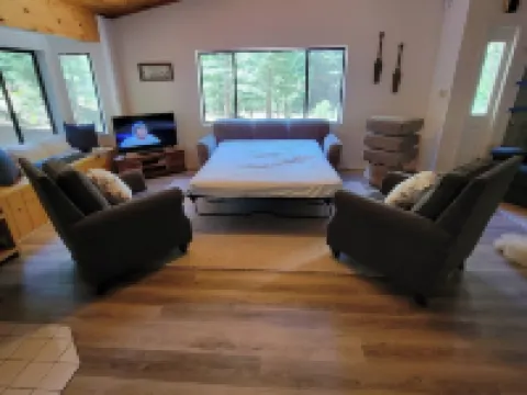 Newly updated Lake Almanor West home just minutes from the lake Hotels in Plumas County