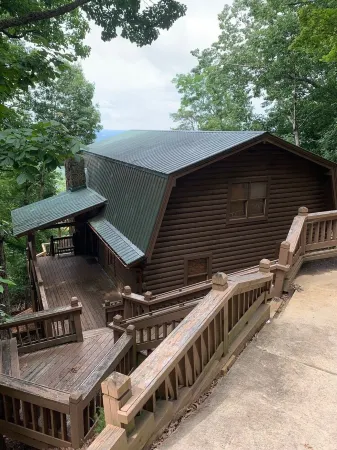 Secluded & Cozy Log Cabin w/Expansive Deck Views