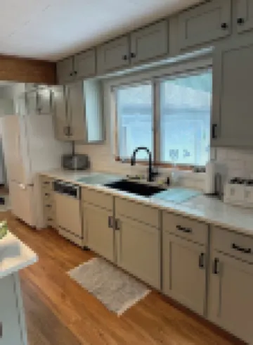 Charming 2-bedroom cottage in marvelous Cheboygan with WiFi, AC