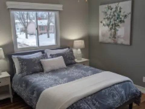 Elegant Space–Premium Kitchen–Spacious & Ideal for Gathering w/ Friends & Family Hotels in Middleton