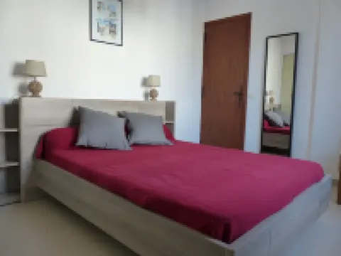 Beautiful 2-Room Apartment for 4 People, Ground Floor, Private Terrace, Sea and Beach View