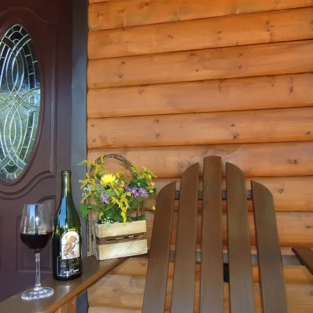 Rustic yet Modern Log Cabin, Cayuga Wine Trail, Dog Friendly, Open Year Round