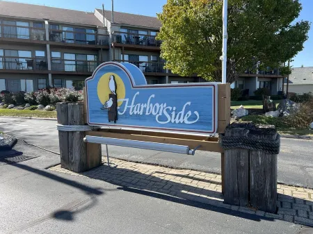 Beautiful Port Clinton Condo with Lake View! Short Walk to the Jet Express!