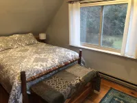 Charming Vashon Island Cottage - Just 3 minutes from the ferry.