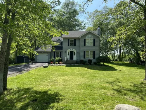 Summer Fun Poconos Watergap: Stunning Water Views, Dock, Firepit, Movie Room