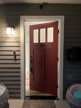 Full Kitchen Studio Type Guest Room with WiFi, AC in Delightful Pasadena House