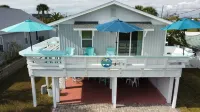 “Be As You Are Beach House” 1.5 min walk to the white sands of Mexico Beach!