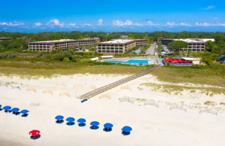 Pelican View Villa- Steps to beach, pool, bars, restaurants, & close to golf