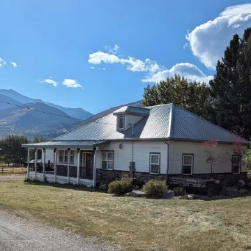 Family-Friendly Private Ranch Getaway with pond. Newly Remodeled