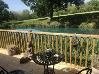Cosy Nature Retreat with Waterviews Hotels in Wadhurst