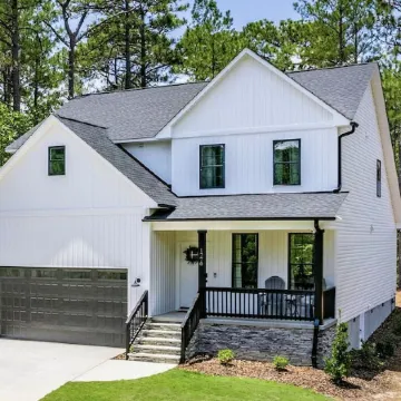 New Build! 5 Bedrooms & 3.5 Baths! 5 Minutes to Golf and the Village