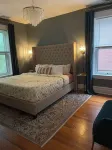 Hartford Hideaway - Sleeps 8, Family Friendly, Walkable to Tower Grove Park 서클 공원 주변 호텔