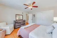 Spacious | Quiet | 1 bedroom duplex w free parking!