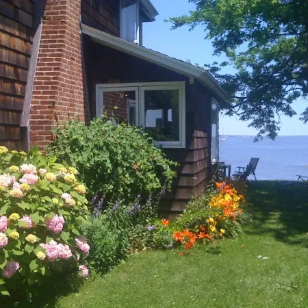Charming cottage by the sea