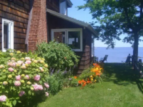 Charming cottage by the sea - 무료 와이파이