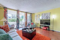 Monthly Discounts-Cold A/C-Entertainment Dist-Huge Heated Pool & Spa-Patio-Roomy